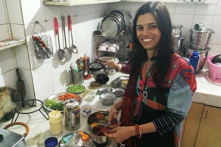 PRIVATE Market Tour & Cooking Class in Shalini’s Jaipur Home