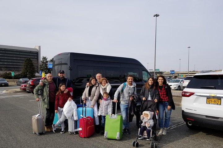 Traslado Privado del Aeropuerto EWR a Hoteles en NYC cada hora