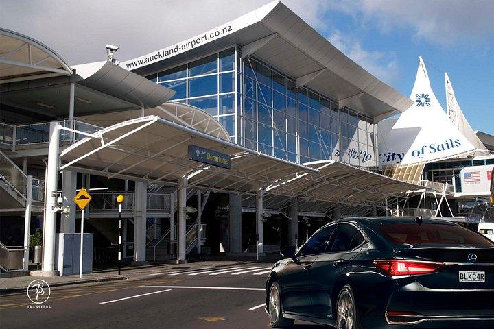 Private Luxury Airport Transfers in Auckland – Sedans & Vans