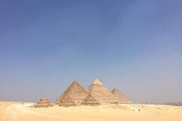 Taxi from the airport to The pyramids of Giza