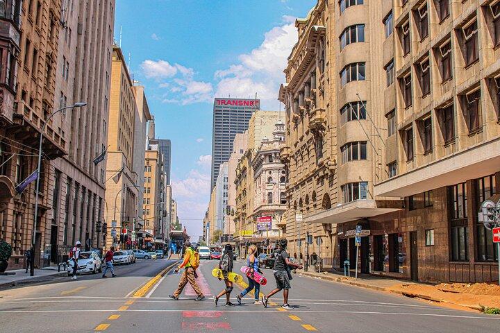 Exploring Johannesburg through Skateboarding - incl. skate lesson for beginners!