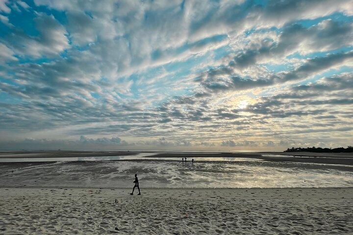 Sunrise Beach Walk with Picnic Breakfast Activity