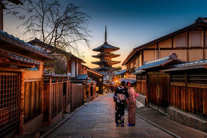 Kyoto Gion Walk with Local: Culture & Geisha World