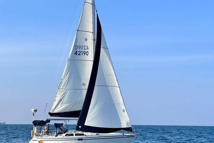 2 Hour Sailing Adventure in Lake Michigan (up to 6 people)