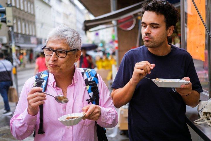 Vienna First Day Tour: Coffeehouse, Street Food & Local Tips