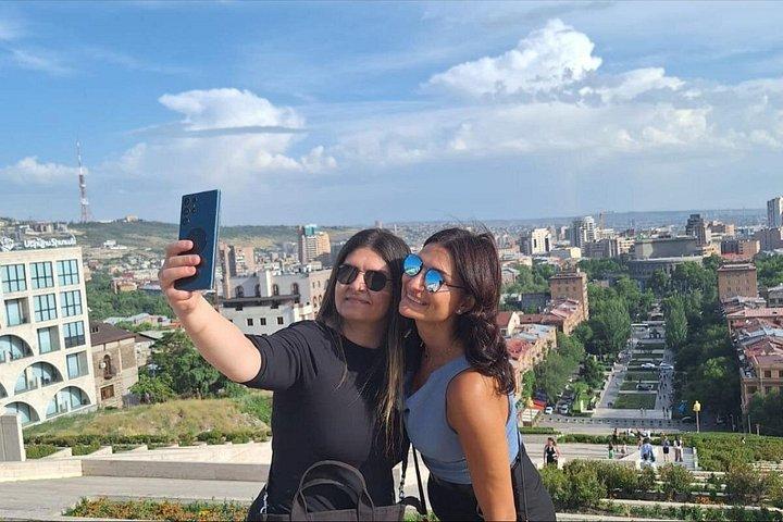 Walking Yerevan City Tour with 5 Wine