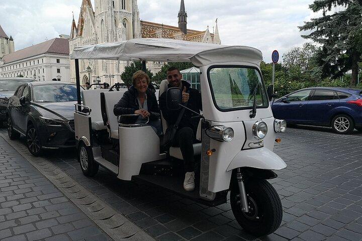 Private Sightseeing Tour using Electric Tuk Tuk Ride in Budapest